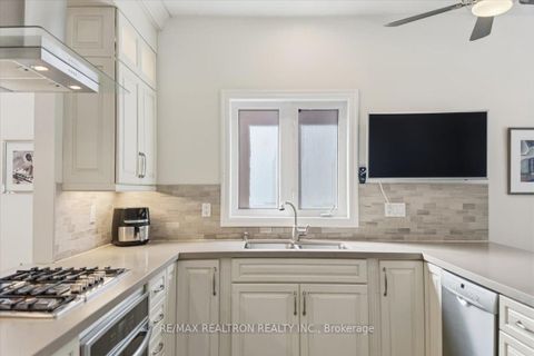 Photo 11 at 28 Headwater Crescent, Oak Ridges Lake Wilcox, Richmond Hill