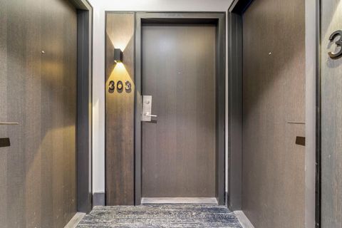 Photo 7 at 303 - 6 Parkwood Avenue, Casa Loma, Toronto