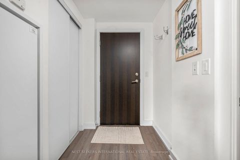 Photo 8 at 303 - 6 Parkwood Avenue, Casa Loma, Toronto