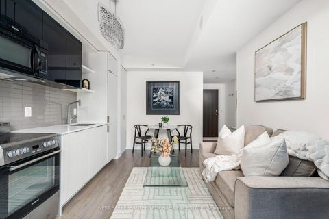 Photo 15 at 303 - 6 Parkwood Avenue, Casa Loma, Toronto