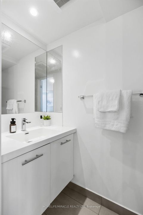 Photo 7 at 41 - 23 Valhalla Inn Road, City Centre West, Toronto