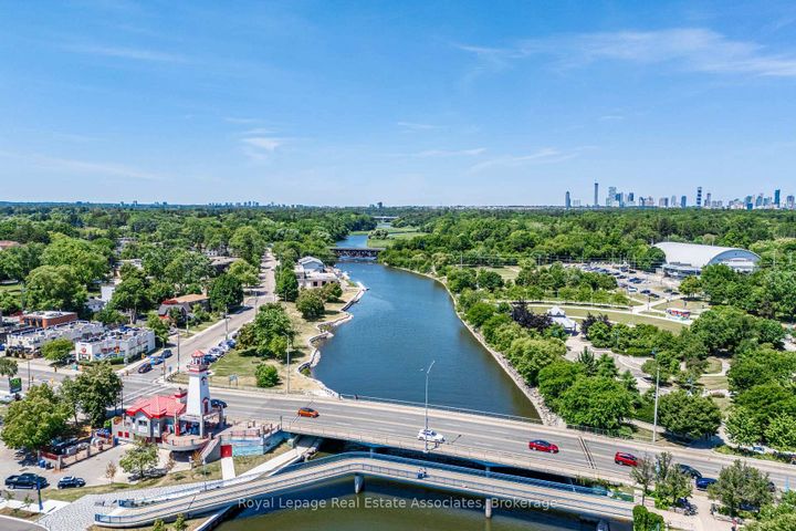 Photo 28 at 96 Angelene Street, Mineola, Mississauga