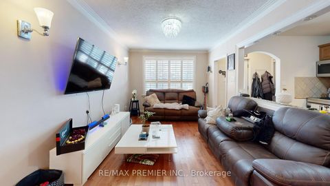 Photo 4 at 52 Montcalm Avenue, Belgravia, Toronto