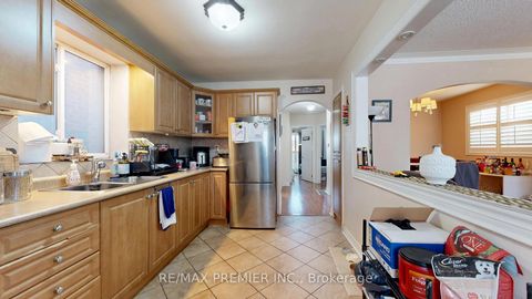 Photo 12 at 52 Montcalm Avenue, Belgravia, Toronto