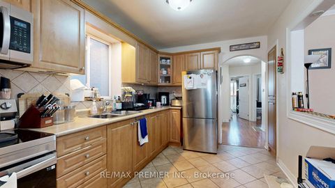 Photo 13 at 52 Montcalm Avenue, Belgravia, Toronto
