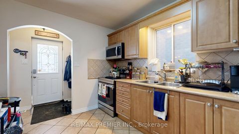 Photo 14 at 52 Montcalm Avenue, Belgravia, Toronto