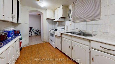 Photo 16 at 52 Montcalm Avenue, Belgravia, Toronto