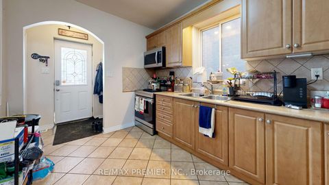 Photo 17 at 52 Montcalm Avenue, Belgravia, Toronto