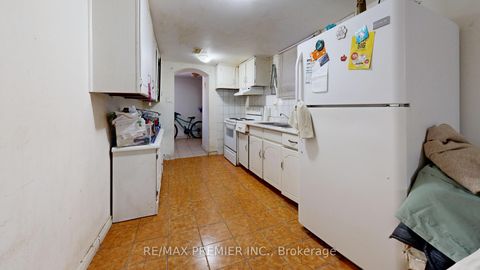 Photo 18 at 52 Montcalm Avenue, Belgravia, Toronto