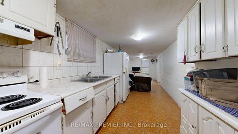 Photo 34 at 52 Montcalm Avenue, Belgravia, Toronto