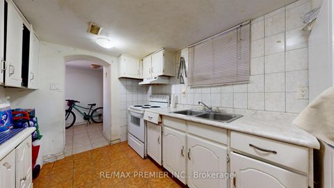 Photo 35 at 52 Montcalm Avenue, Belgravia, Toronto