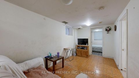 Photo 36 at 52 Montcalm Avenue, Belgravia, Toronto
