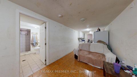 Photo 37 at 52 Montcalm Avenue, Belgravia, Toronto