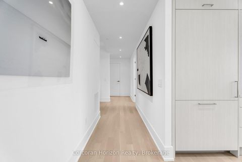 Photo 5 at 610 - 455 Wellington Street W, Waterfront Communities C1, Toronto