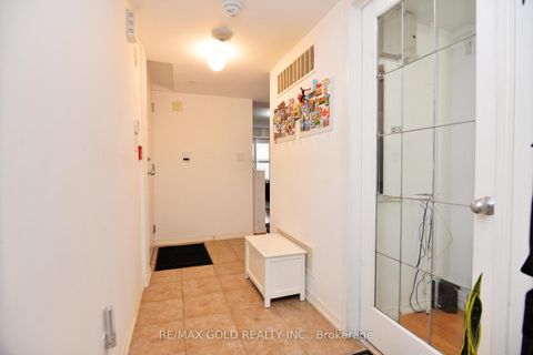 Photo 5 at 26 - 671 Warden Avenue, Birchmount, Toronto