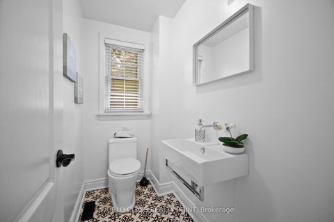 Photo 13 at 118 Anndale Drive, Willowdale East, Toronto