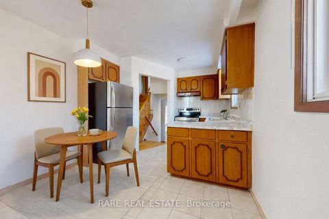 Photo 2 at 87 Pindar Crescent, Pleasant View, Toronto