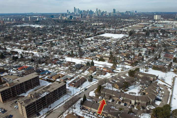 Photo 1 at 32 - 2075 Asta Drive S, Cooksville, Mississauga