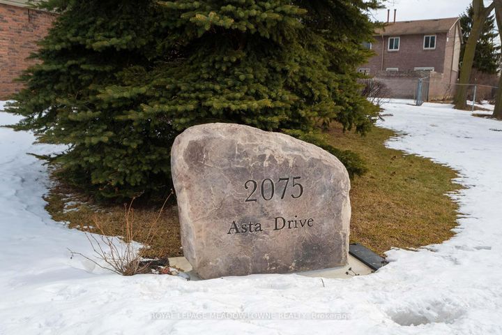Photo 2 at 32 - 2075 Asta Drive S, Cooksville, Mississauga