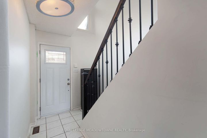 Photo 5 at 32 - 2075 Asta Drive S, Cooksville, Mississauga