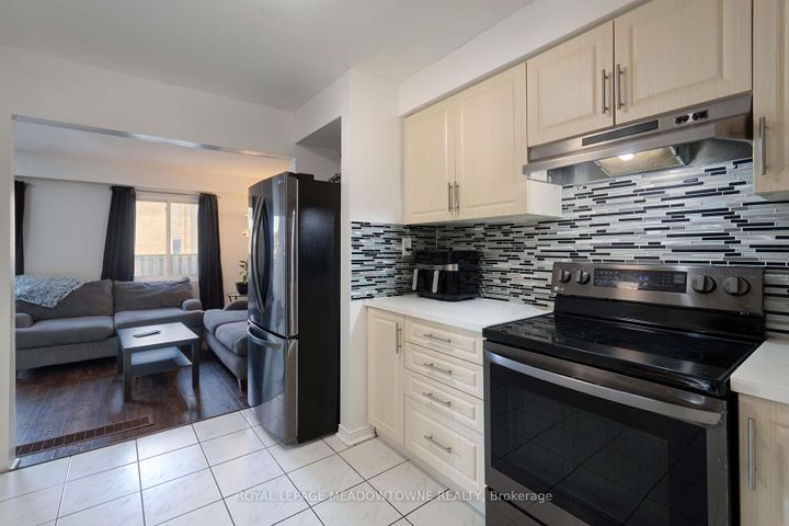 Photo 12 at 32 - 2075 Asta Drive S, Cooksville, Mississauga