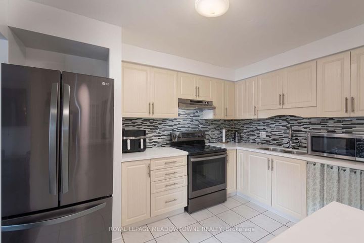 Photo 14 at 32 - 2075 Asta Drive S, Cooksville, Mississauga