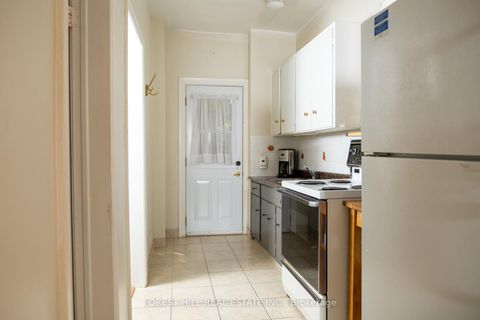 Photo 9 at 267 Seaton Street, Moss Park, Toronto