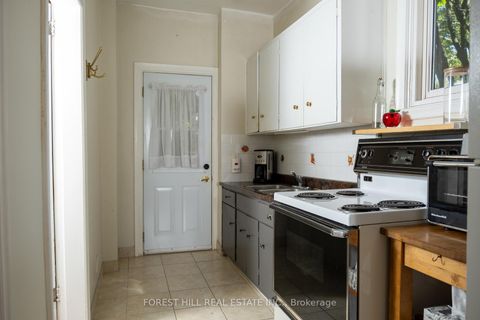 Photo 10 at 267 Seaton Street, Moss Park, Toronto