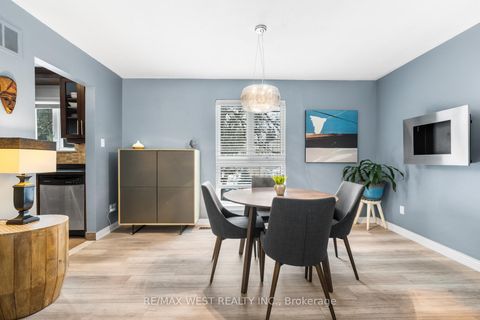 Photo 3 at 25 Proudbank Millway, Windfields, Toronto