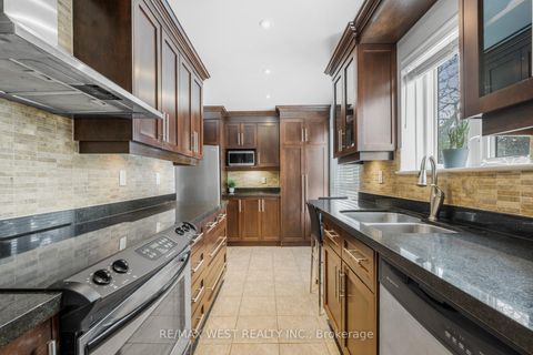 Photo 4 at 25 Proudbank Millway, Windfields, Toronto