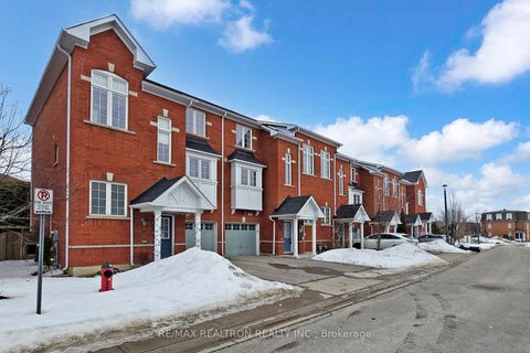 Photo 1 at 84 - 15 Old Colony Road, Oak Ridges Lake Wilcox, Richmond Hill