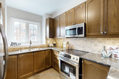 Photo 11 at 84 - 15 Old Colony Road, Oak Ridges Lake Wilcox, Richmond Hill