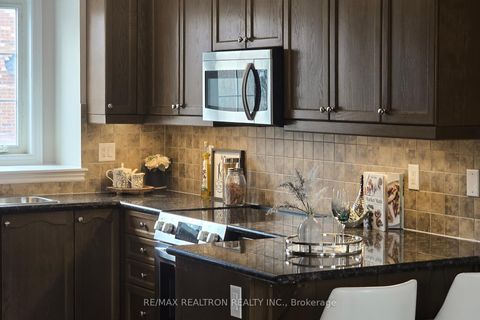 Photo 13 at 84 - 15 Old Colony Road, Oak Ridges Lake Wilcox, Richmond Hill