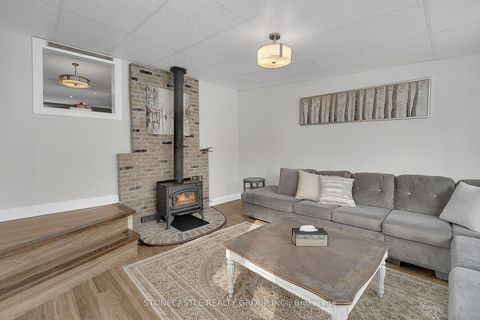 Photo 5 at 151 Richmond Street, Mill Pond, Richmond Hill