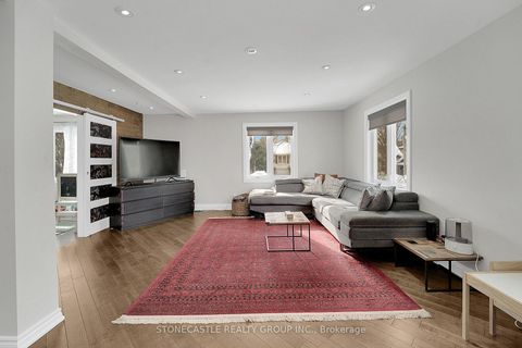 Photo 10 at 151 Richmond Street, Mill Pond, Richmond Hill