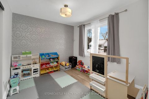 Photo 11 at 151 Richmond Street, Mill Pond, Richmond Hill