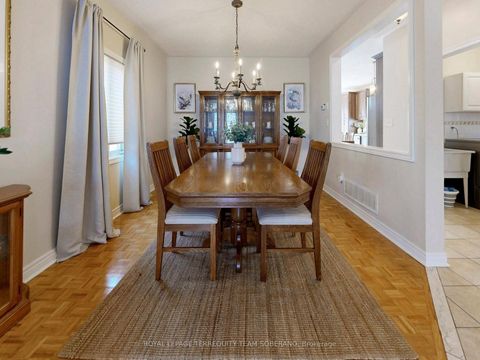 Photo 5 at 29 Monterey Road, Sonoma Heights, Vaughan