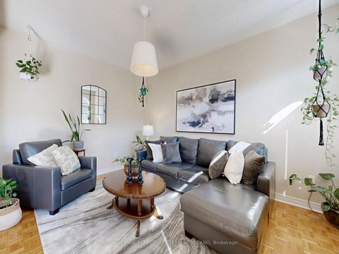 Photo 8 at 29 Monterey Road, Sonoma Heights, Vaughan