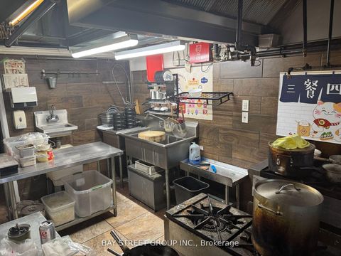 Photo 3 at 1 Byng Avenue, Willowdale East, Toronto