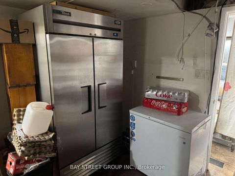 Photo 4 at 1 Byng Avenue, Willowdale East, Toronto