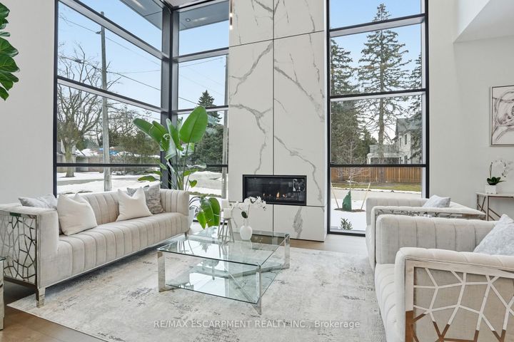 Photo 7 at 1441 Lochlin Trail, Mineola, Mississauga