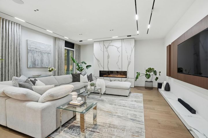 Photo 14 at 1441 Lochlin Trail, Mineola, Mississauga