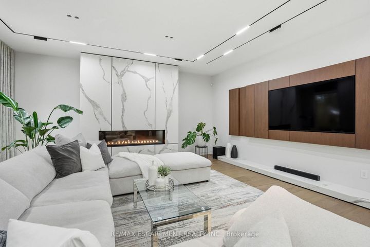 Photo 15 at 1441 Lochlin Trail, Mineola, Mississauga