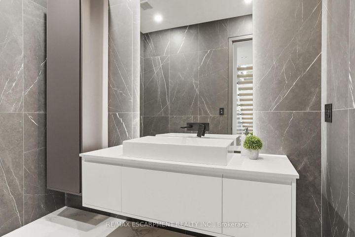 Photo 19 at 1441 Lochlin Trail, Mineola, Mississauga