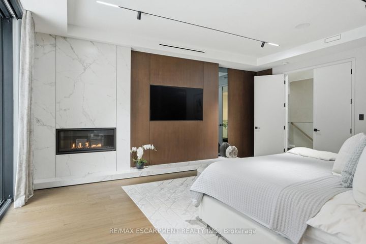 Photo 22 at 1441 Lochlin Trail, Mineola, Mississauga