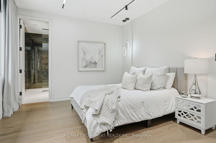 Photo 31 at 1441 Lochlin Trail, Mineola, Mississauga