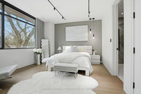 Photo 27 at 1441 Lochlin Trail, Mineola, Mississauga