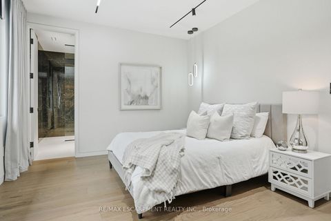 Photo 31 at 1441 Lochlin Trail, Mineola, Mississauga