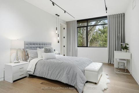 Photo 33 at 1441 Lochlin Trail, Mineola, Mississauga