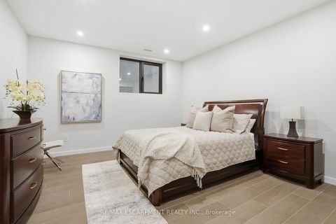 Photo 38 at 1441 Lochlin Trail, Mineola, Mississauga